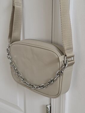 H&M Cream Crossbody Shoulder Bag with Chain Accent